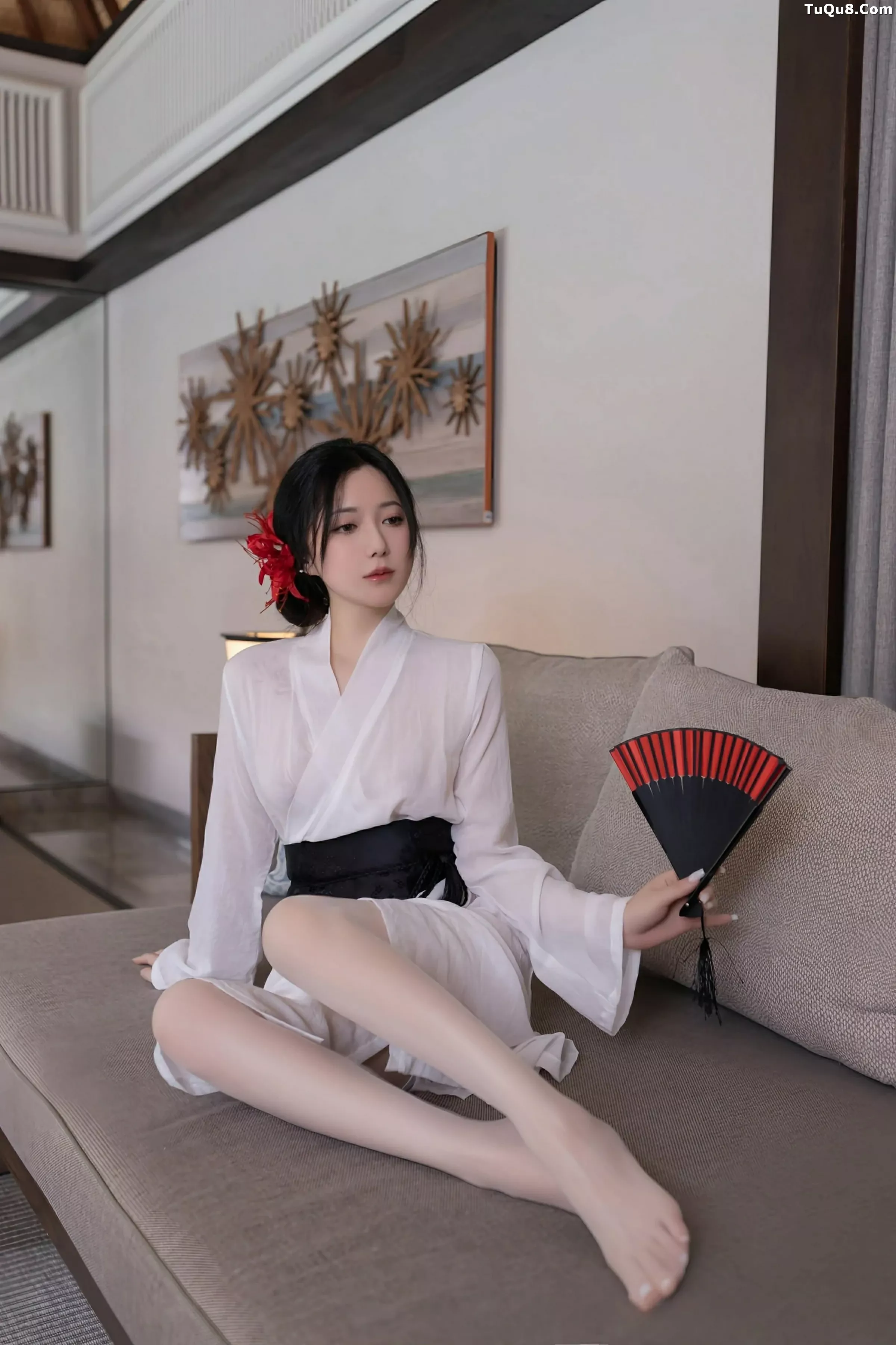 壁纸鱼子酱Fish白色服饰配  第2张